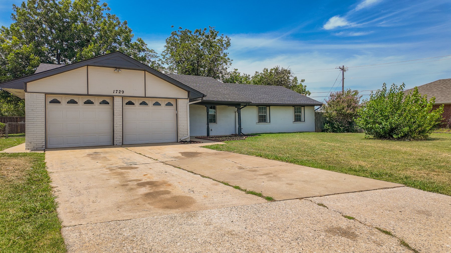 1729 Gladstone Ter, The Village, Oklahoma