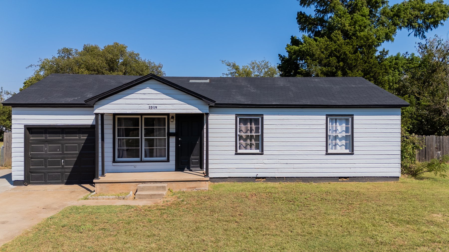 2012 W Idaho Ave, Chickasha, OK 73018