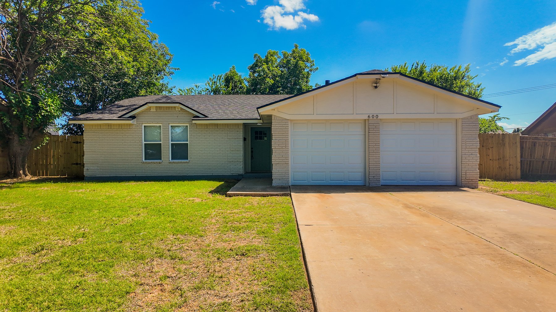 600 se 38th st MOORE